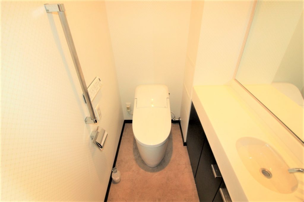 コンパクトフォルムのトイレにリフォームでお掃除も楽楽に♪　京都市東山区
