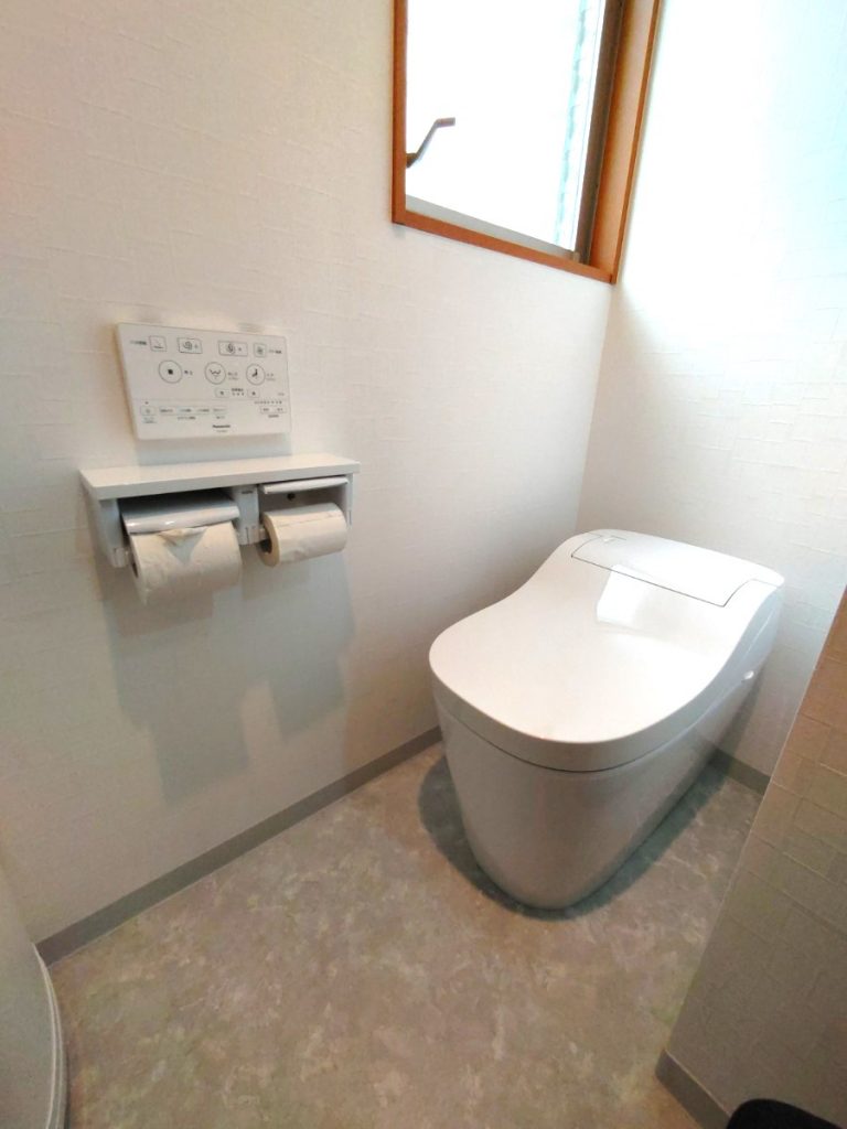 お掃除ラクラクな清潔感あふれるトイレに改装！京都市伏見区