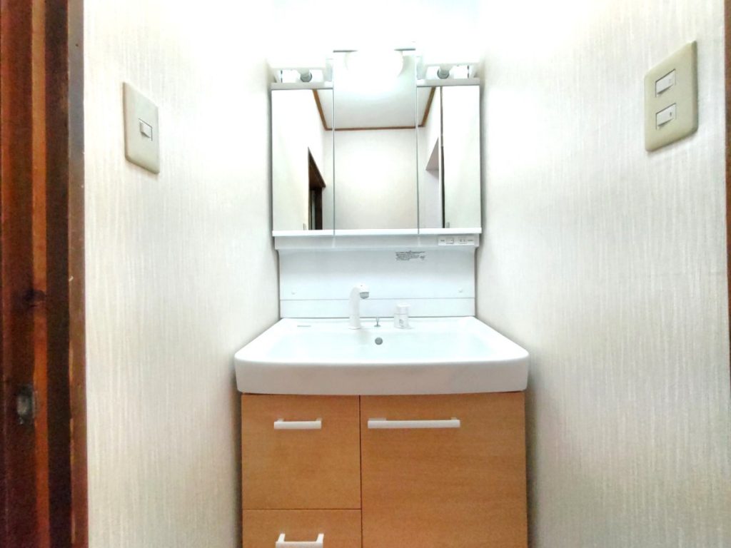 コンパクトなのに超優秀な洗面台リフォーム　京都市伏見区