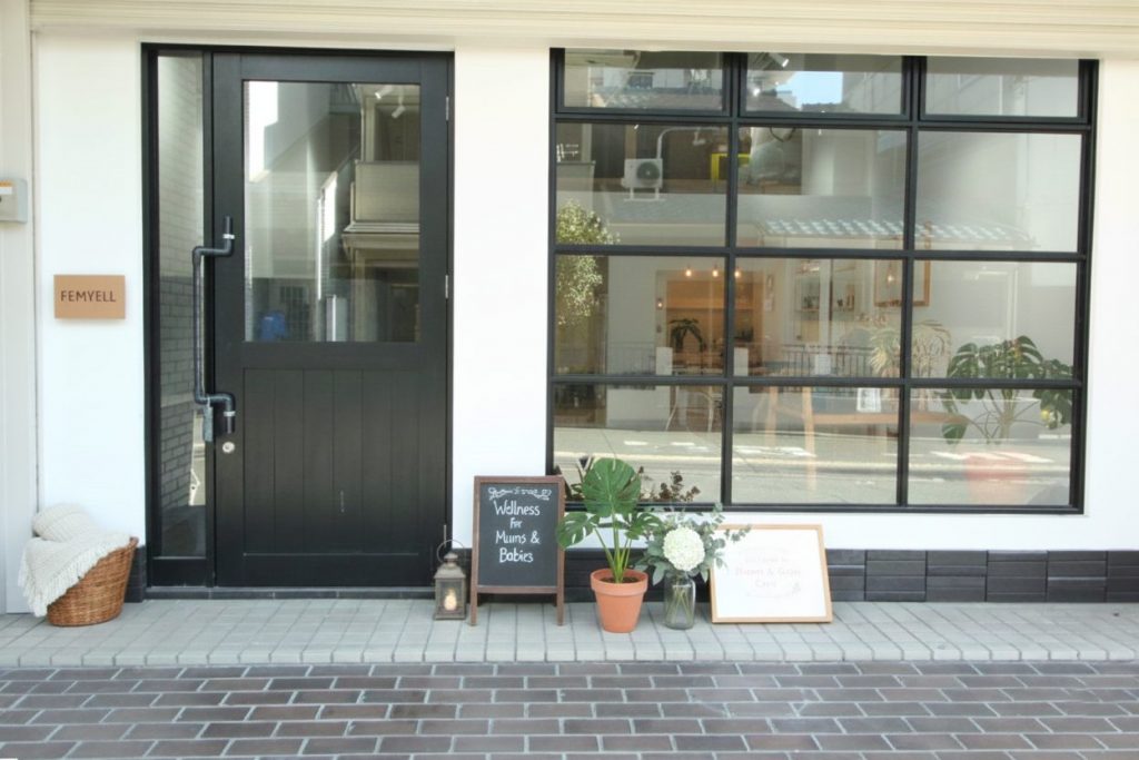 グレー×ホワイトを基調とした空間へ店舗リフォーム　京都市伏見区