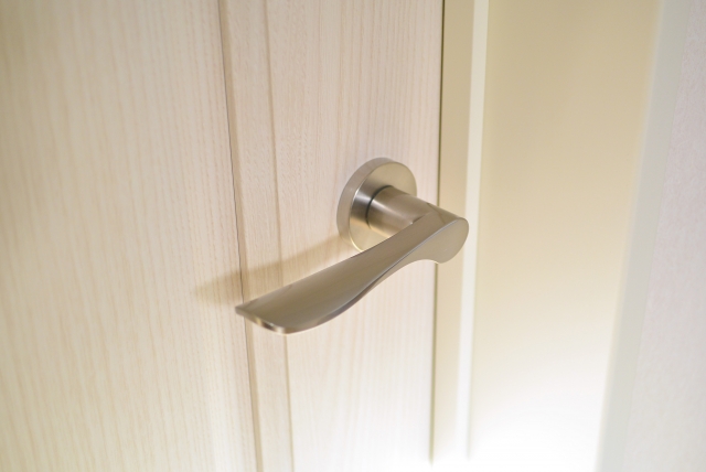 ドアの建て付けが悪くなるのを防ぐにはどうすればいい?