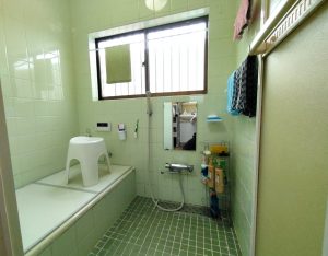 浴室解体の様子を公開！寒いタイルのお風呂をリフォーム